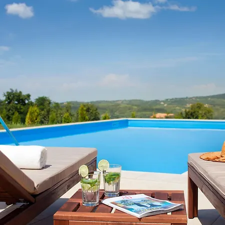 Mit Privatpool Fuer 10 Personen Ca, 400 M Sup2 In Bajkini, Istrien Binnenland Von Istrien Holiday home Vranje Selo