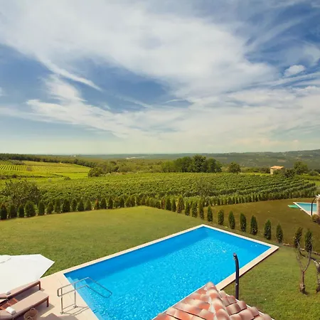 Holiday home Mit Privatpool Fuer 10 Personen Ca, 400 M Sup2 In Bajkini, Istrien Binnenland Von Istrien *
