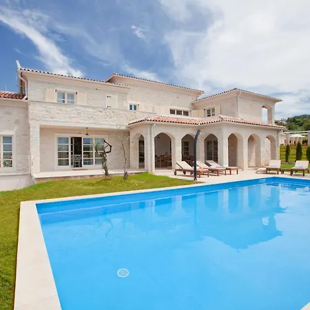 Mit Privatpool Fuer 10 Personen Ca, 400 M Sup2 In Bajkini, Istrien Binnenland Von Istrien Holiday home Vranje Selo